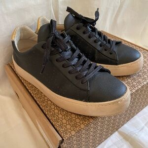Po-Zu Sustainable Apple Leather Black Sneakers